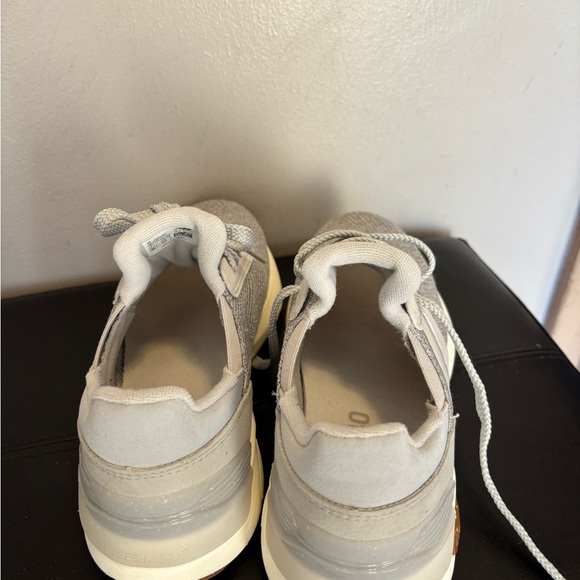 New Balance Women's Light Gray Athletic Sneakers - Picture 4 of 8